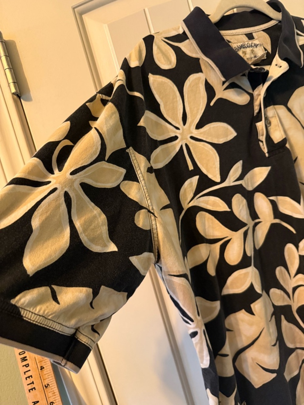 BAMBOO Cay Men's Black Polo with Cream Botanical Print. 100% cotton - Picture 4 of 7